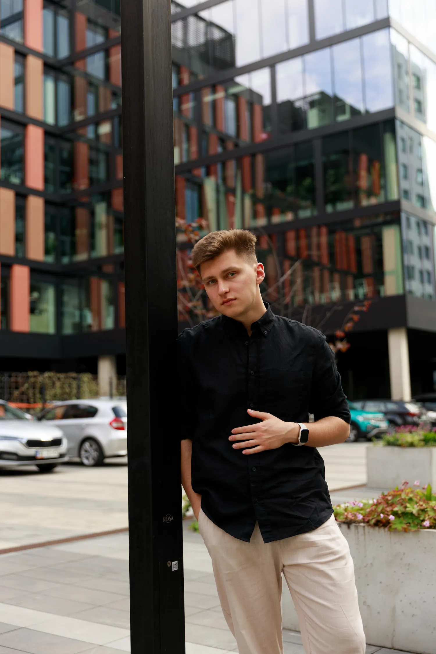 Dmytro Barinov — Founder · AI, Strategy & Web